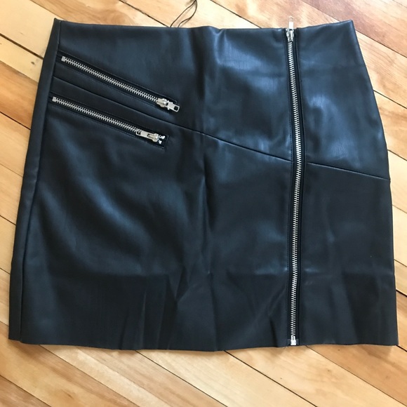 NWT Trendy Faux Leather Mini Skirt - Picture 7 of 8